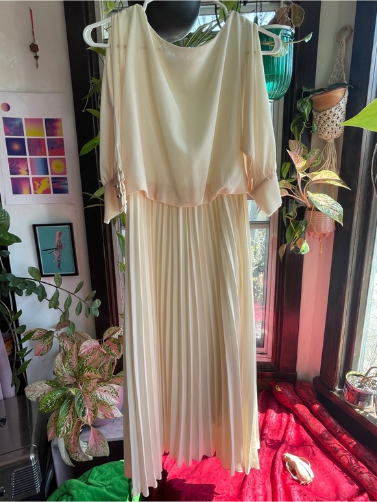Kalo Moda Dresses & Skirts - Kalo Moda Cream White Dress, S/M